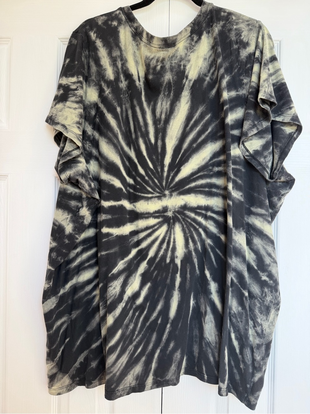 torrid Metallica Tie-Dye Graphic Tee - Picture 4 of 4